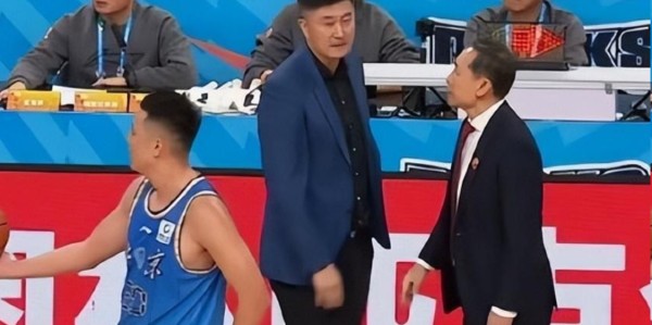 华体会体育登录入口-赢一场就飘了？杜锋又玩阴阳怪气，采访暗戳赵睿周琦或内涵许利民