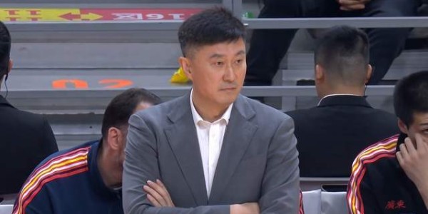 华体会体育官方网站-夺冠热门输球仍反超山东，辽篮掀翻强敌却无缘前8，黑马超出预期